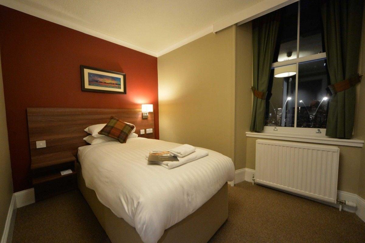 The Portree Hotel Екстериор снимка
