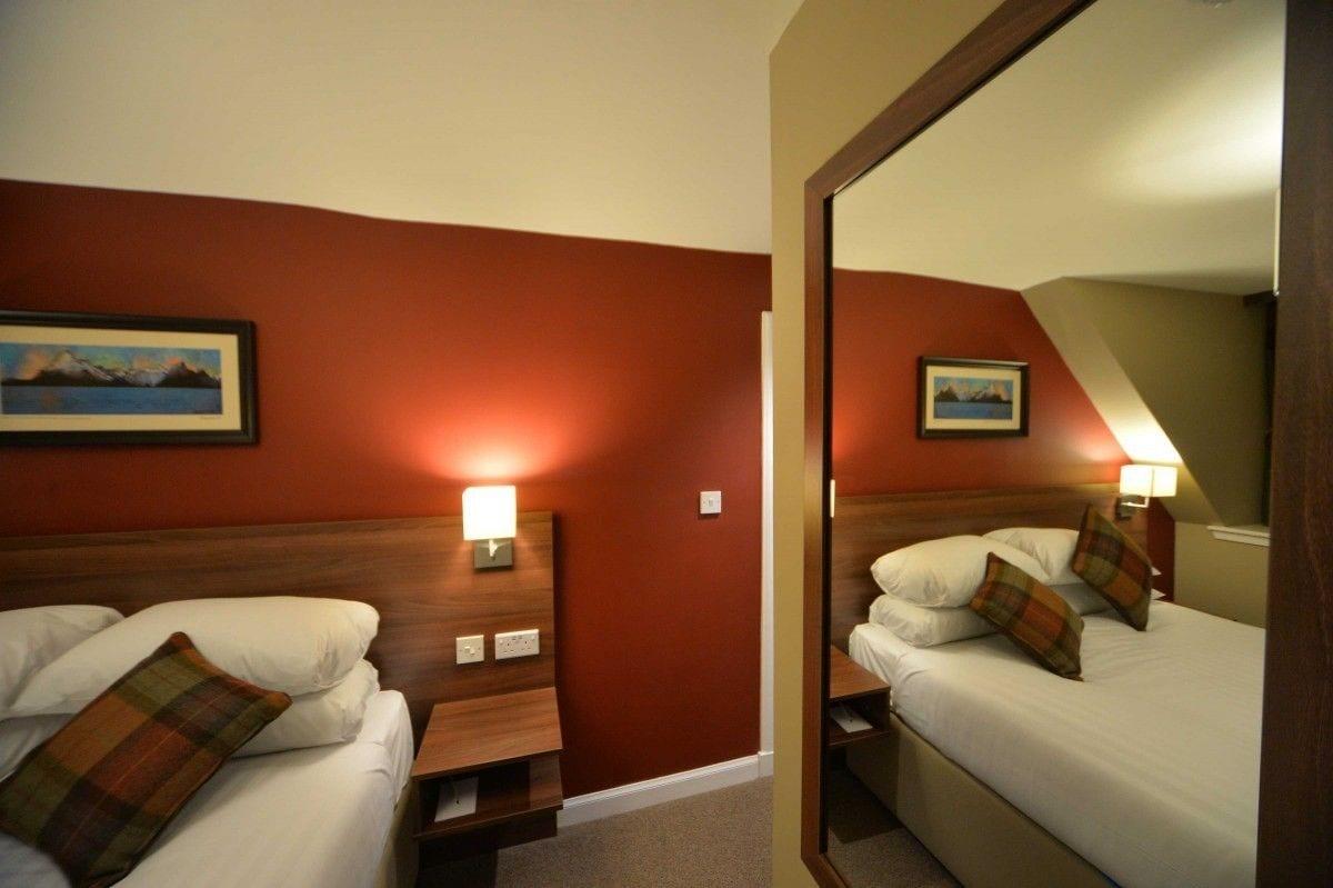 The Portree Hotel Екстериор снимка