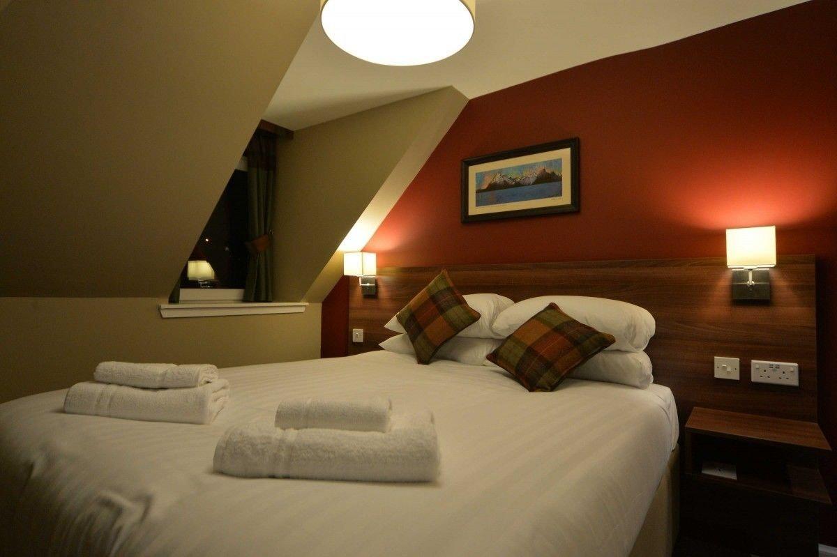 The Portree Hotel Екстериор снимка