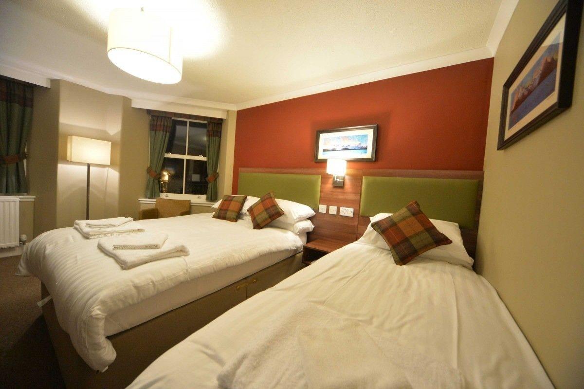 The Portree Hotel Екстериор снимка