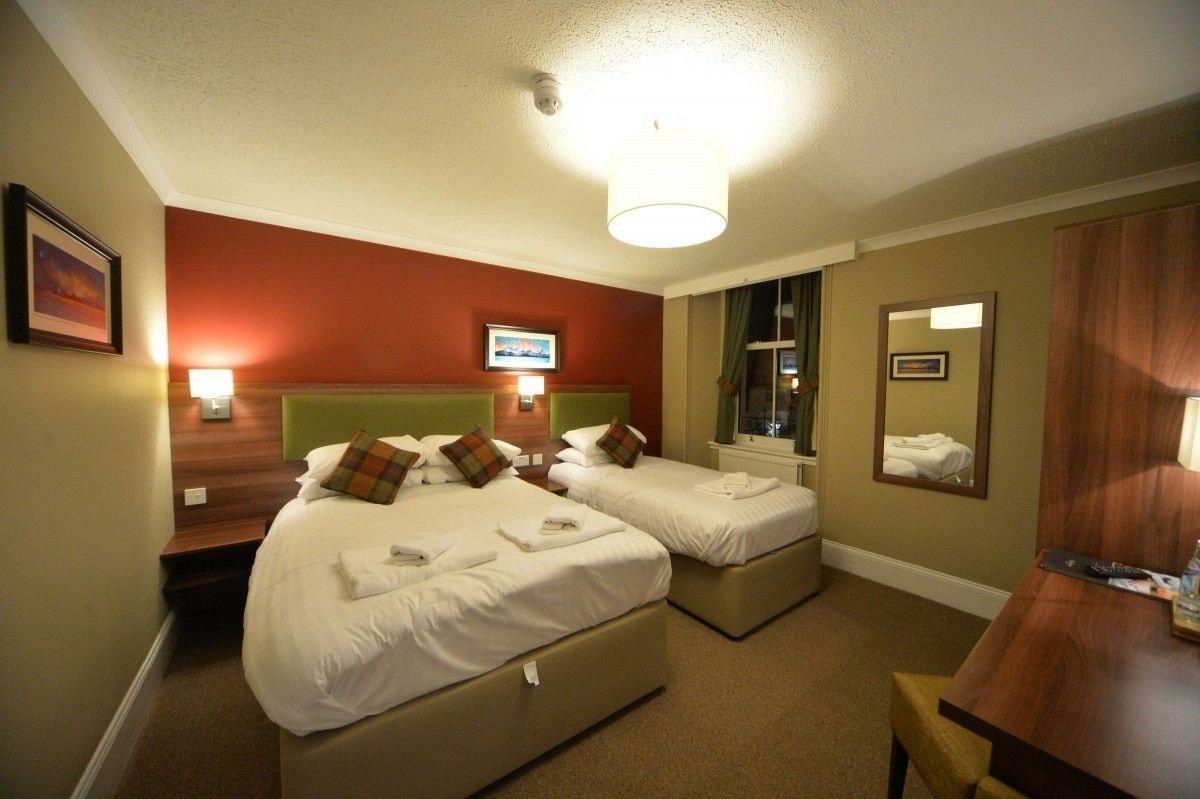 The Portree Hotel Екстериор снимка
