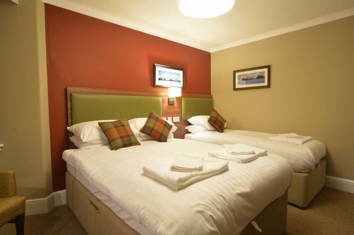 The Portree Hotel Екстериор снимка