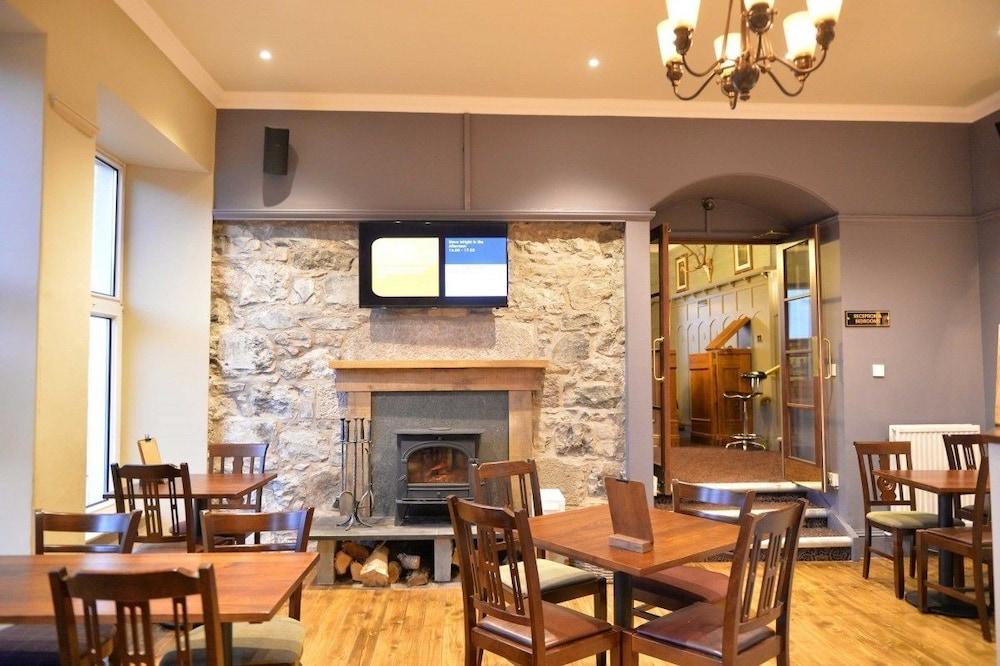 The Portree Hotel Екстериор снимка