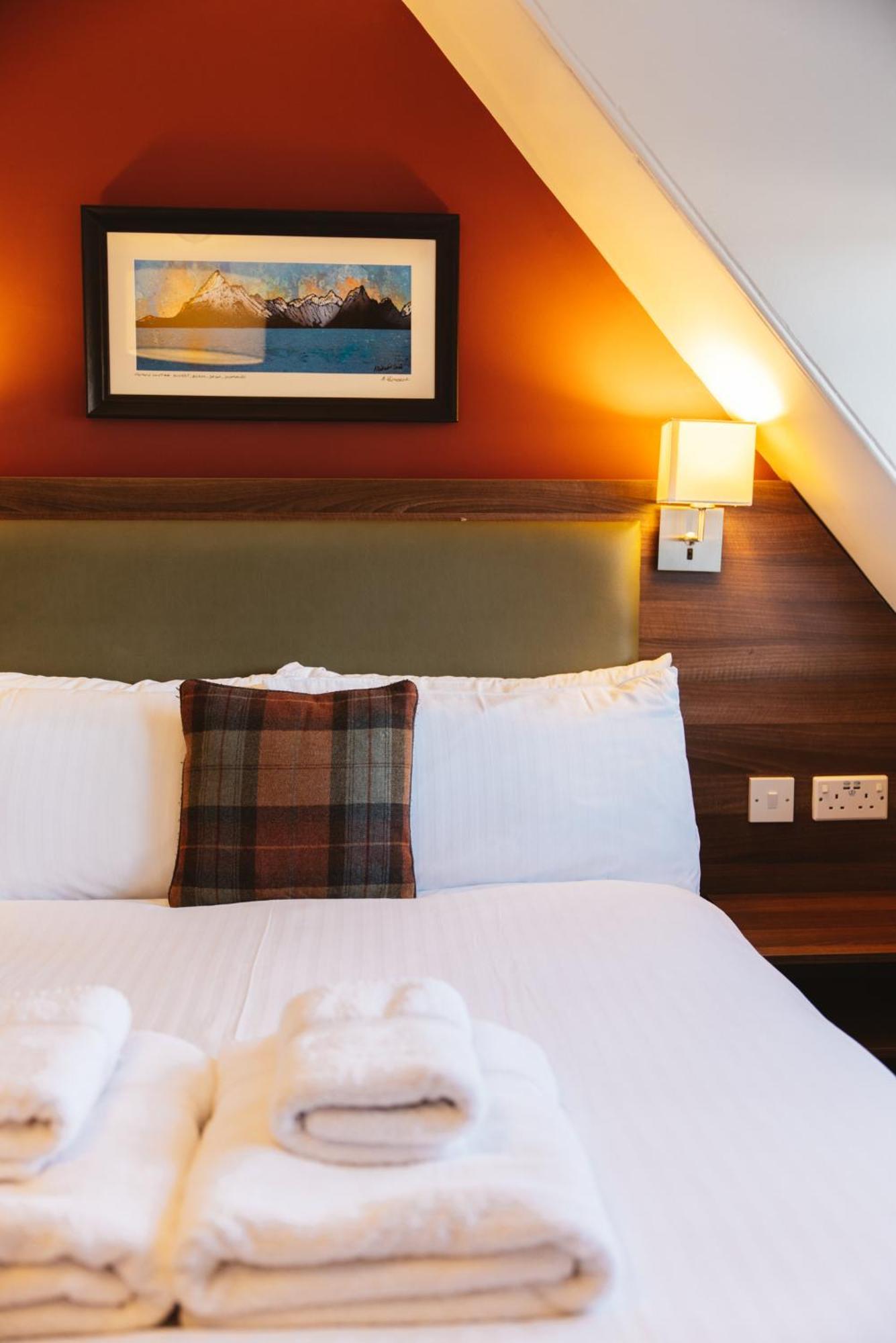 The Portree Hotel Екстериор снимка