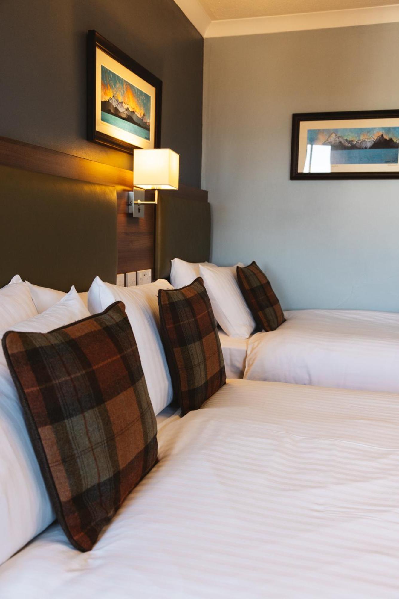 The Portree Hotel Екстериор снимка