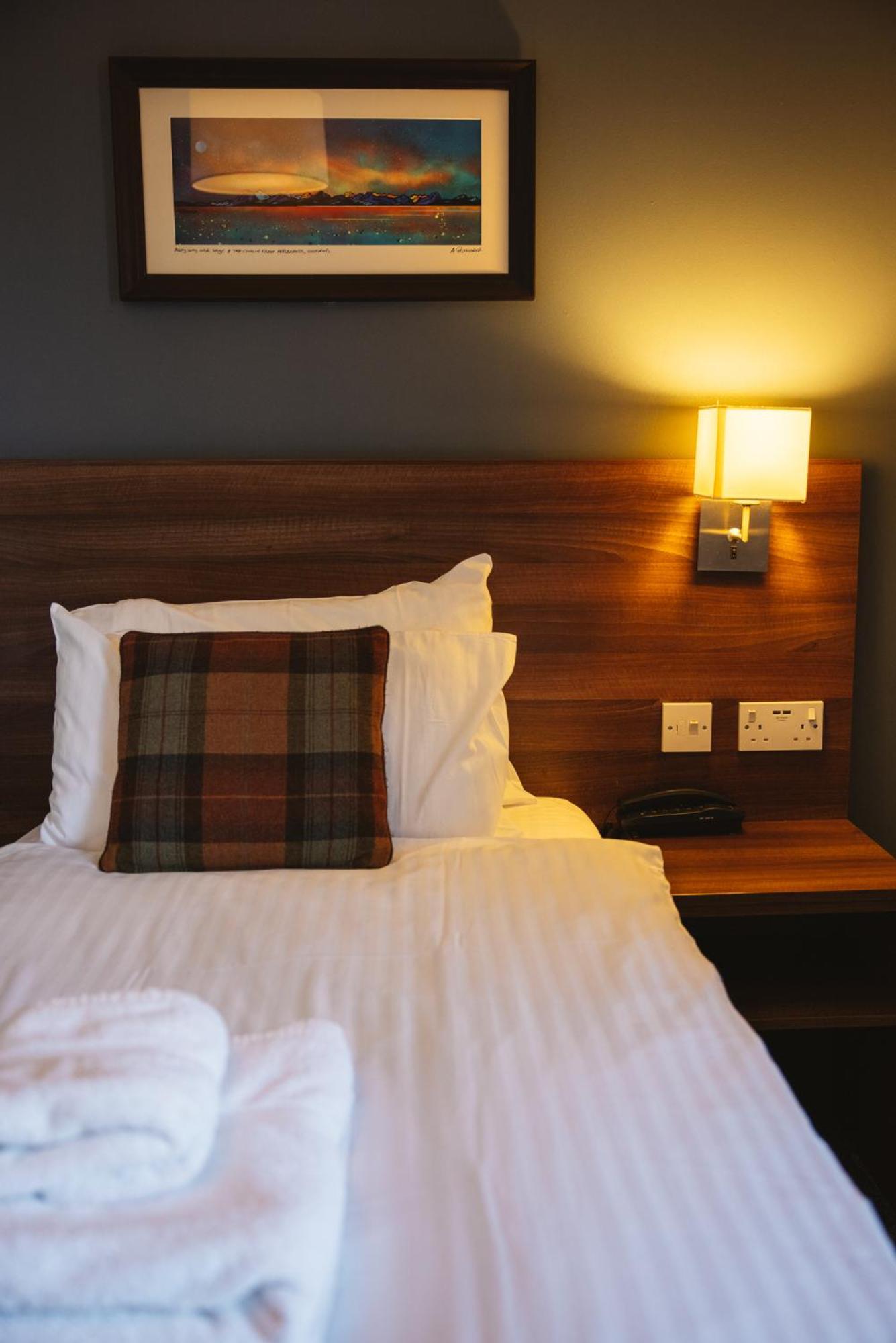 The Portree Hotel Екстериор снимка