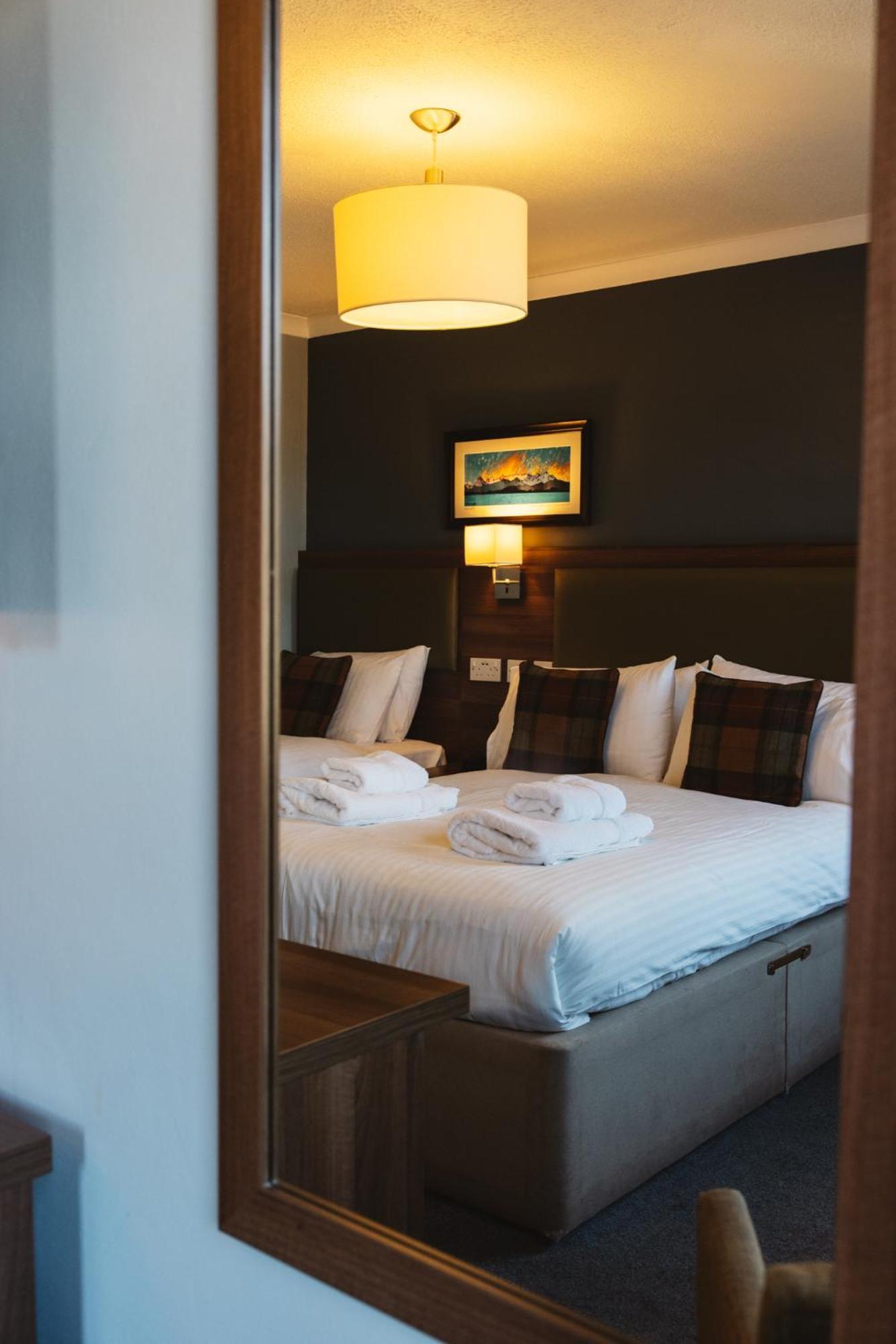 The Portree Hotel Екстериор снимка