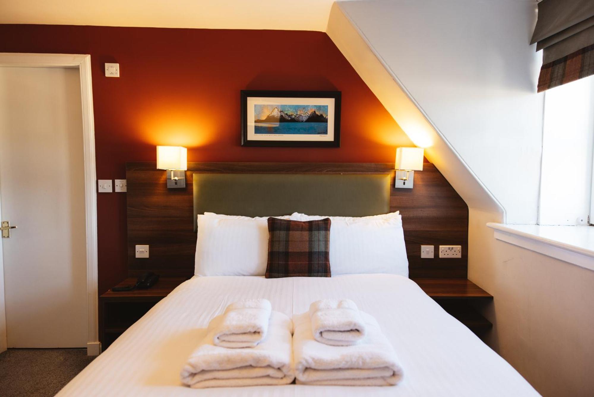 The Portree Hotel Екстериор снимка