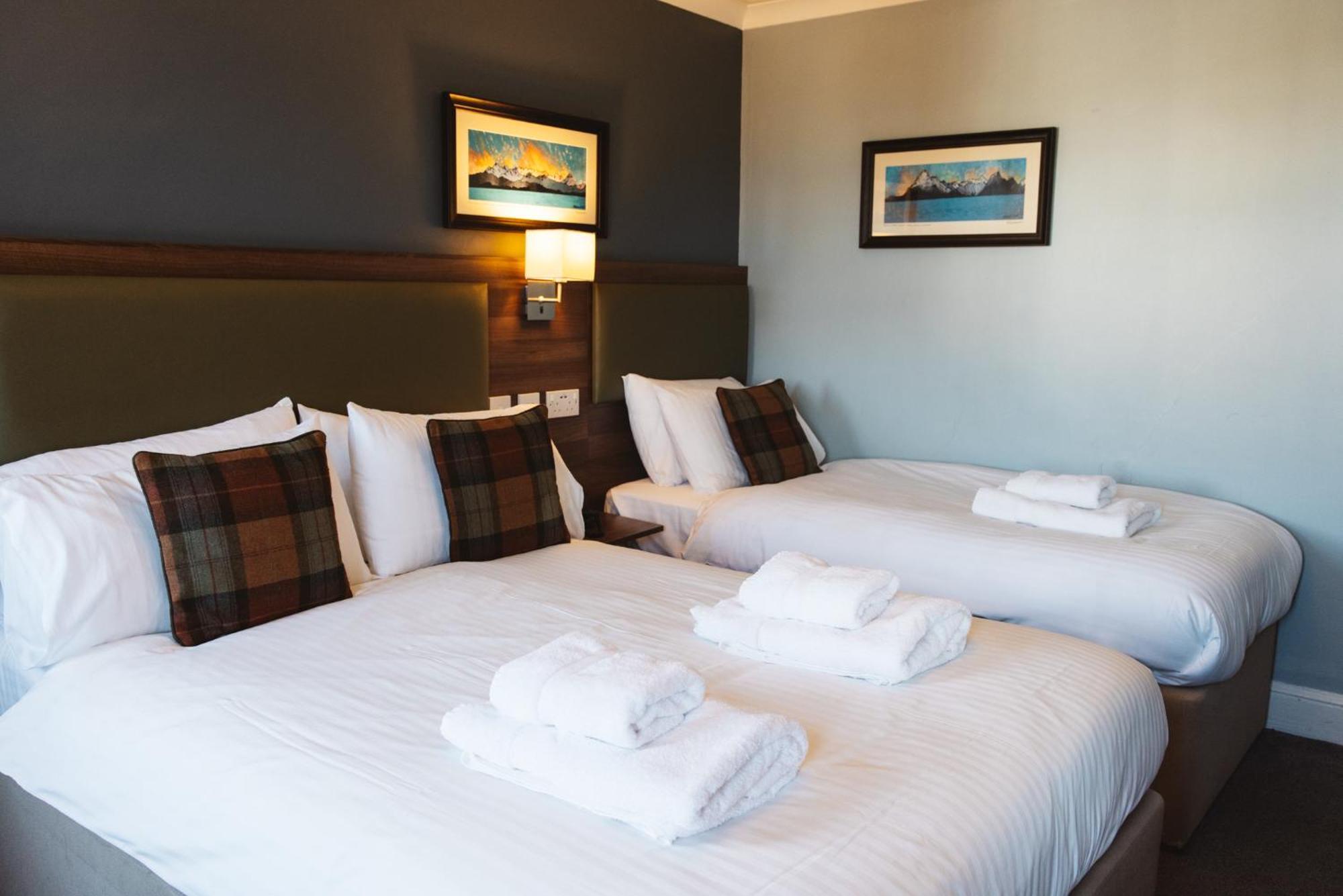 The Portree Hotel Екстериор снимка