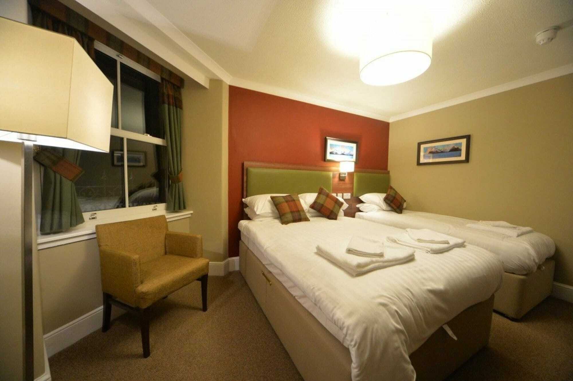 The Portree Hotel Екстериор снимка